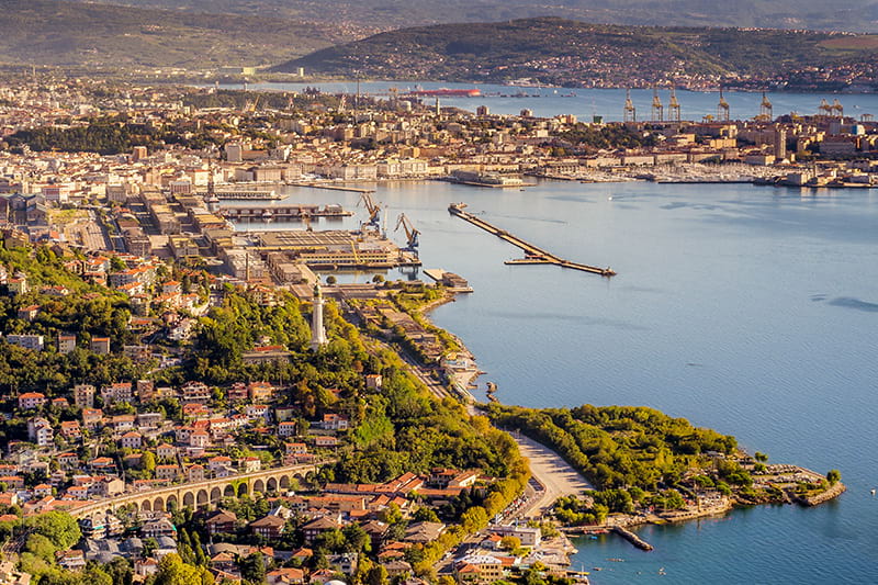 Panorama porto di Trieste