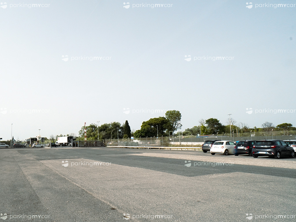 Oni Park - Aeroporto Roma Fiumicino Posti auto scoperti Oni Park - Aeroporto Roma Fiumicino