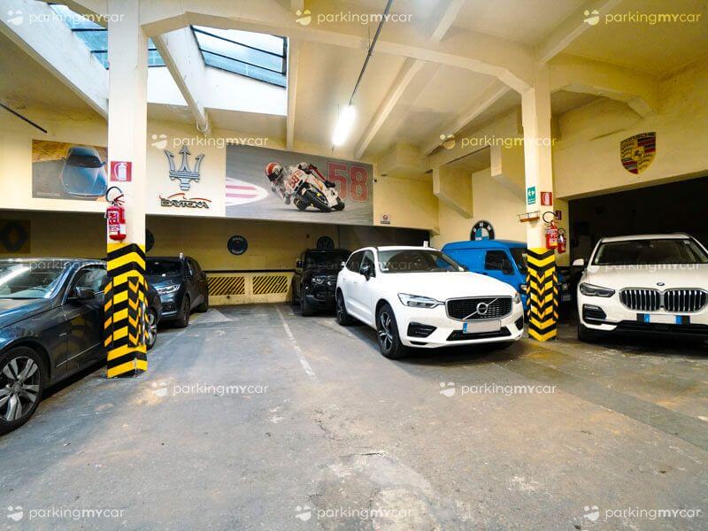 Garage Santa Trinita - Firenze centro città Stalli auto al coperto Garage Santa Trinita - Firenze centro città