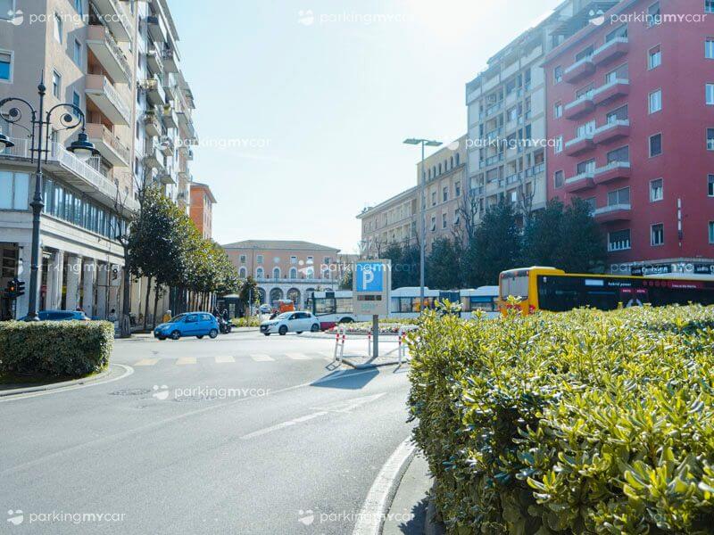 SABA Piazza Vittorio Emanuele II - Pisa stazione centrale Strada di accesso SABA Piazza Vittorio Emanuele II - Pisa stazione centrale