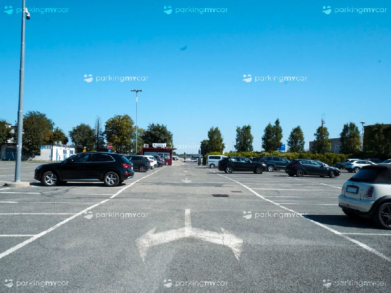Airport P2 - Aeroporto Forlì Posti auto scoperti Airport P2 - Aeroporto Forlì