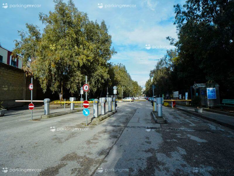 Quick Mostra Via Terracina - Napoli Sbarra di ingresso Quick Mostra Via Terracina - Napoli