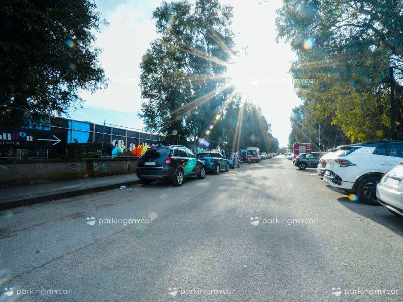 Quick Mostra Via Terracina - Napoli Auto parcheggiate Quick Mostra Via Terracina - Napoli