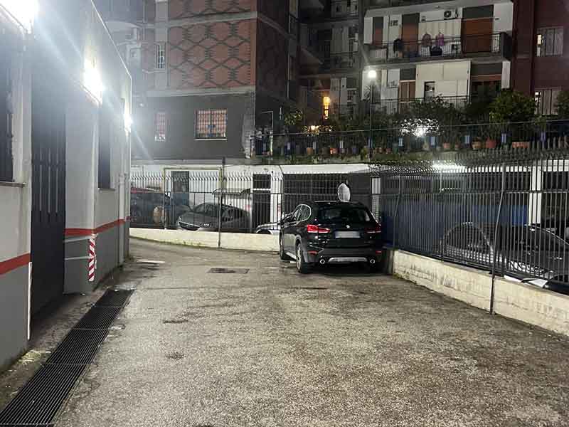 Garage Parking - Napoli centro città Posti auto all'aperto Garage Parking - Napoli centro città